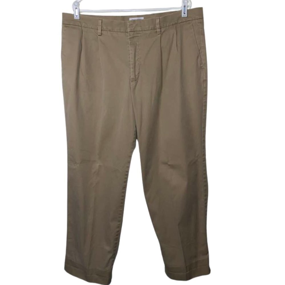 Dockers Khaki Relaxed Fit Pants - Levi Strauss and Company Size 38